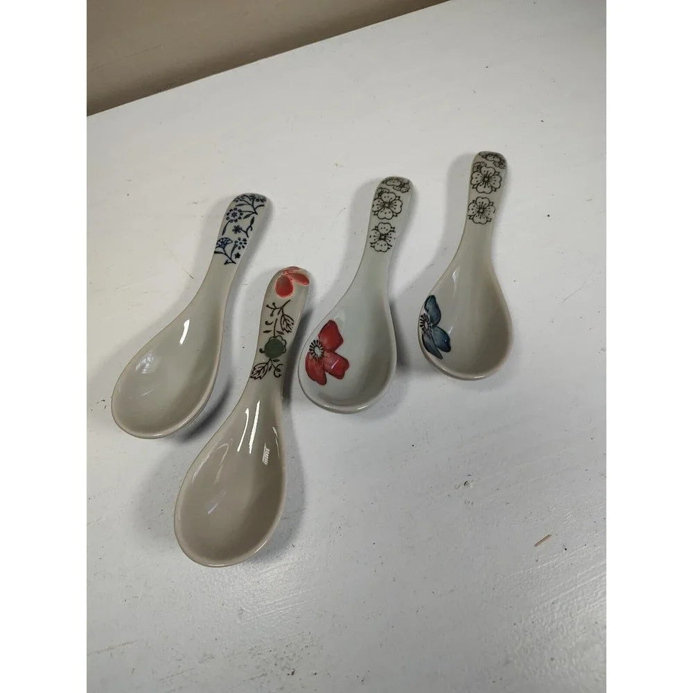 Asian Soup Spoons, Floral Design, Ramen Spoons, Perfect Depth, Lot of 4